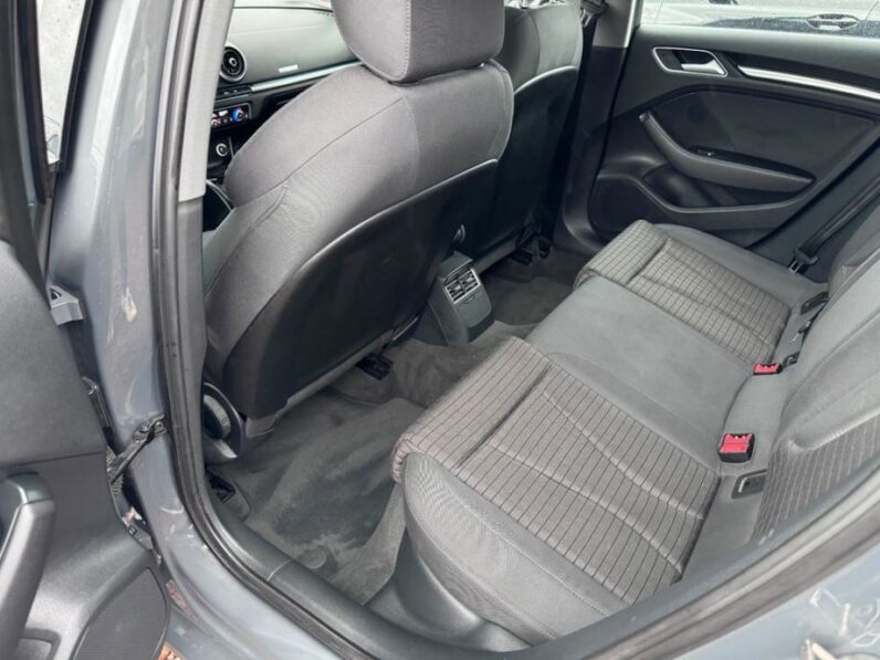 
								Audi A3 30 TDI Sportback Sport *JAMSTVO 12 Mjeseci* CIJENA S PDV! full									