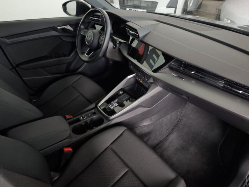 
								Audi A3 30 TFSI S-Line *JAMSTVO 12 MJESECI* CIJENA DO REG full									