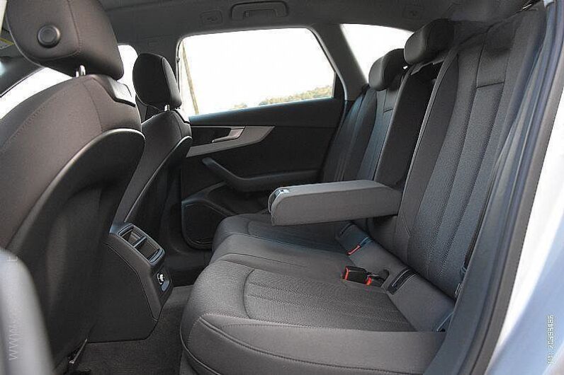 
								Audi A4 30 TDI S-Tronic *JAMSTVO 12 Mjeseci* CIJENA S PDV! full									