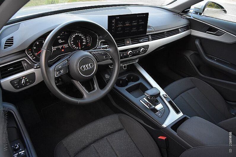
								Audi A4 30 TDI S-Tronic *JAMSTVO 12 Mjeseci* CIJENA S PDV! full									