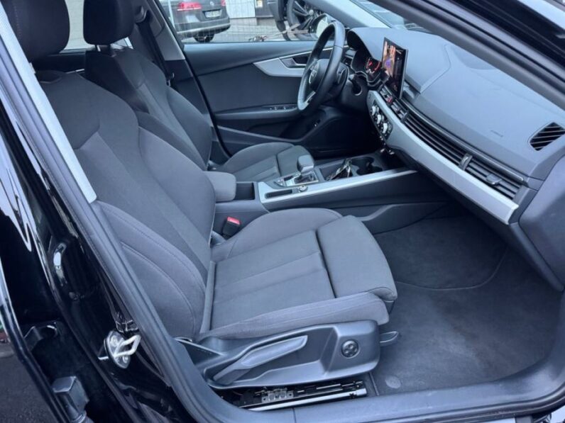
								Audi A4 Avant 35 TDI Advanced *JAMSTVO 12 Mjeseci* CIJENA S PDV! full									