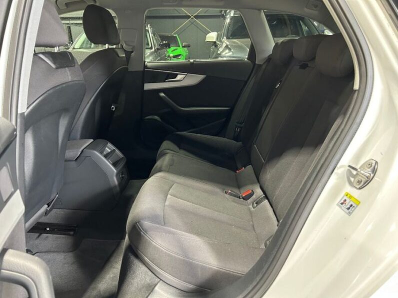 
								Audi A4 Avant 35 TDI S-Line *JAMSTVO 12 Mjeseci* CIJENA DO REG! full									