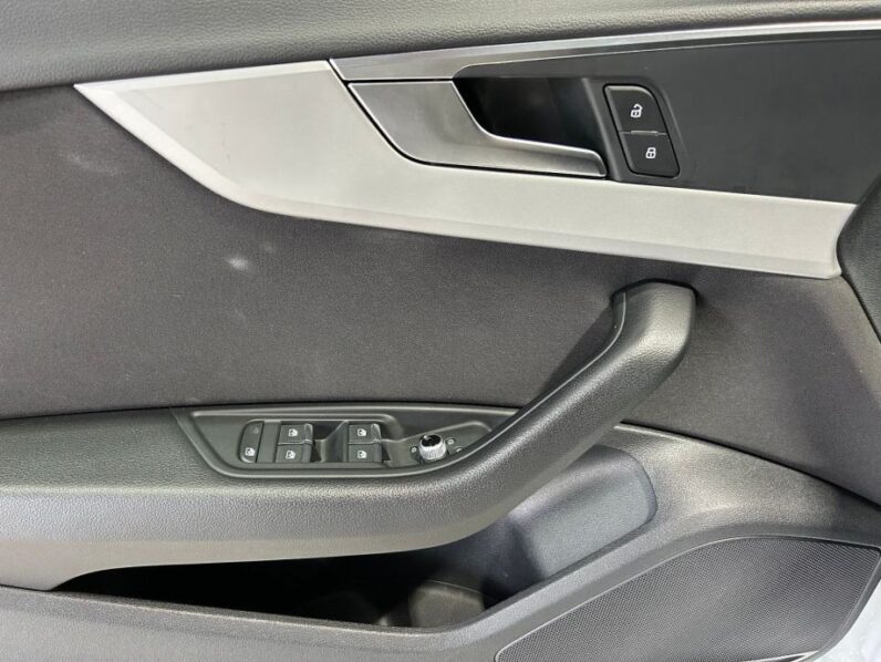
								Audi A4 Avant 35 TDI S-Line *JAMSTVO 12 Mjeseci* CIJENA DO REG! full									