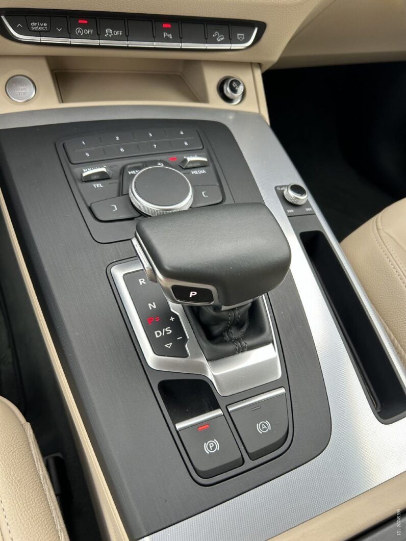 
								Audi Q5 35 TDI Quattro Sport *JAMSTVO 12 Mjeseci* CIJENA S PDV! full									