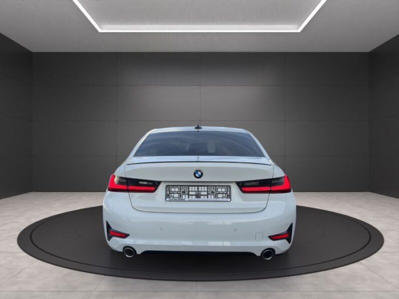 
								BMW serija 3 318i Sport Line *JAMSTVO 12 Mjeseci* CIJENA S PDV! full									