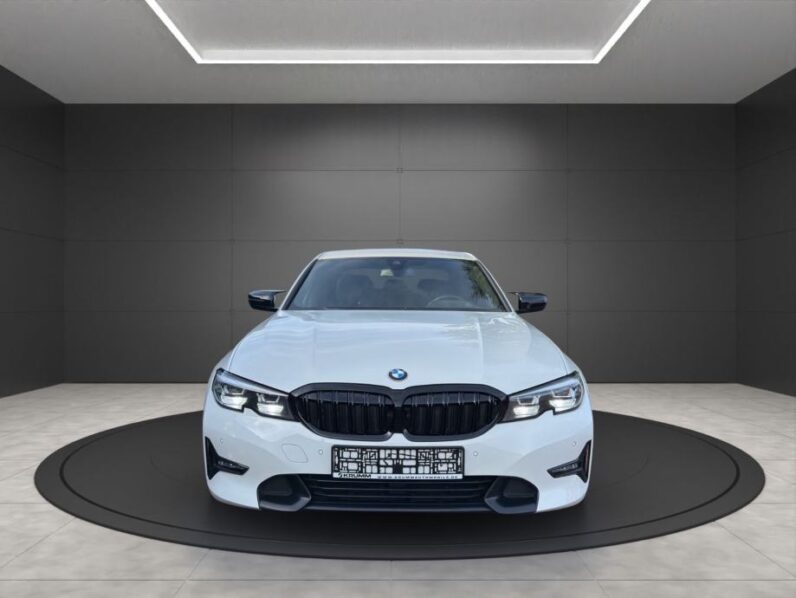 
								BMW serija 3 318i Sport Line *JAMSTVO 12 Mjeseci* CIJENA S PDV! full									