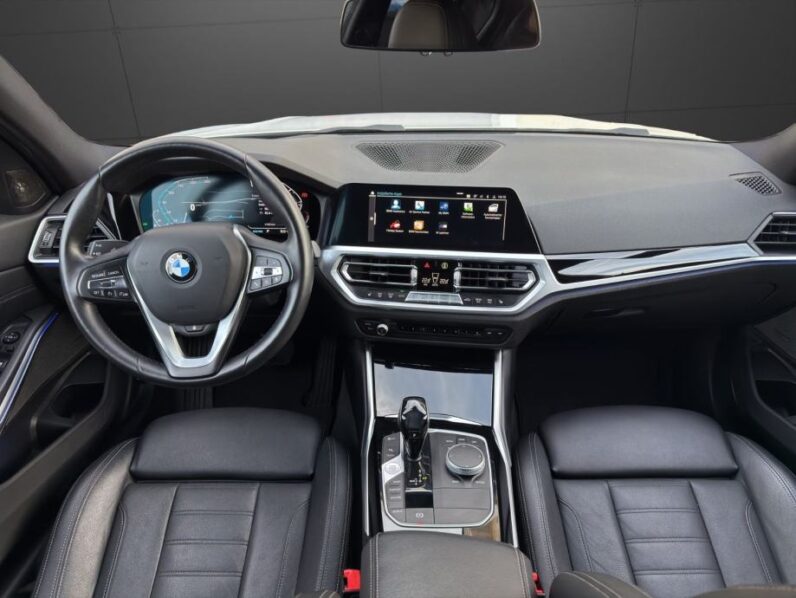 
								BMW serija 3 318i Sport Line *JAMSTVO 12 Mjeseci* CIJENA S PDV! full									