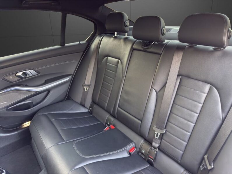 
								BMW serija 3 318i Sport Line *JAMSTVO 12 Mjeseci* CIJENA S PDV! full									