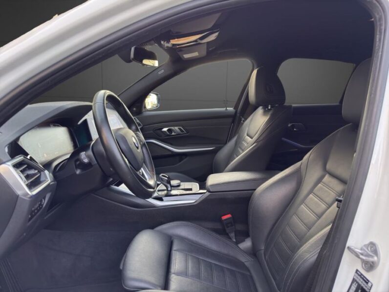 
								BMW serija 3 318i Sport Line *JAMSTVO 12 Mjeseci* CIJENA S PDV! full									