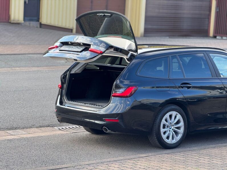 
								BMW serija 3 Touring 318d Sport *JAMSTVO 12 Mjeseci* CIJENA S PDV! full									