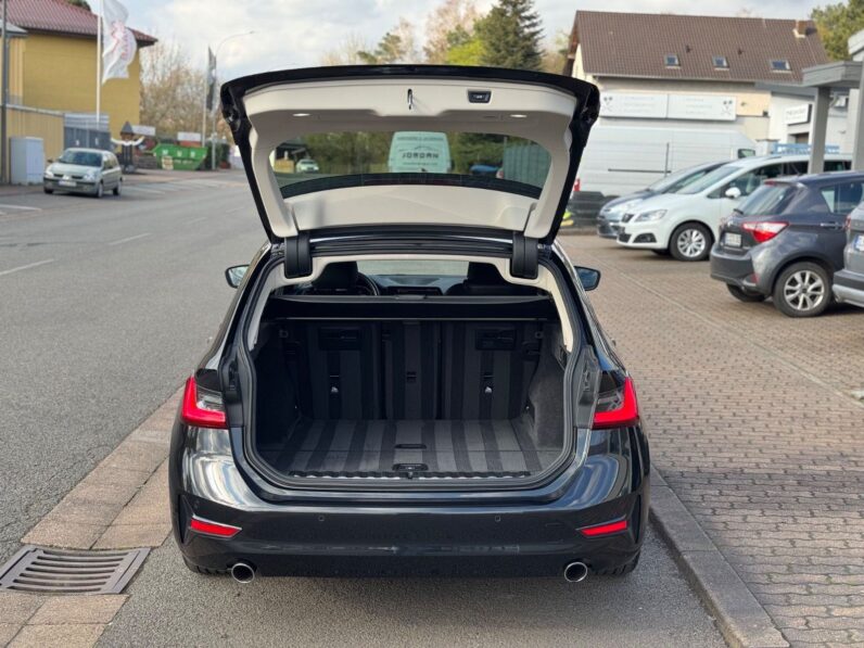 
								BMW serija 3 Touring 318d Sport *JAMSTVO 12 Mjeseci* CIJENA S PDV! full									