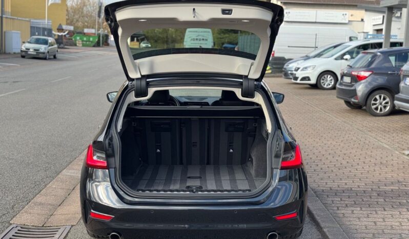 
								BMW serija 3 Touring 318d Sport *JAMSTVO 12 Mjeseci* CIJENA S PDV! full									