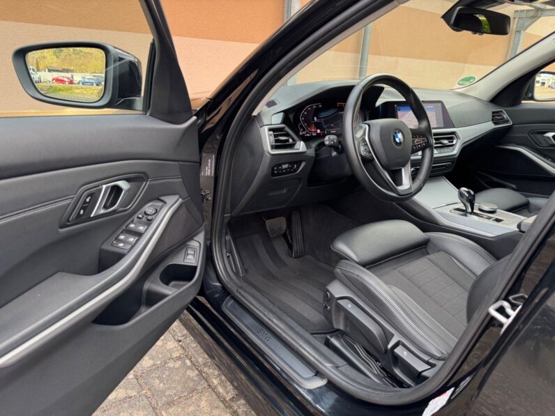 
								BMW serija 3 Touring 318d Sport *JAMSTVO 12 Mjeseci* CIJENA S PDV! full									
