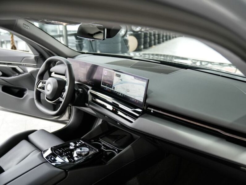 
								BMW serija 5 520d *JAMSTVO 12 Mjeseci* CIJENA S PDV! full									