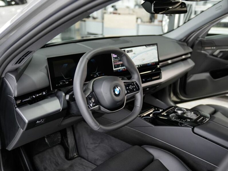 
								BMW serija 5 520d *JAMSTVO 12 Mjeseci* CIJENA S PDV! full									