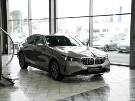 BMW serija 5 520d *JAMSTVO 12 Mjeseci* CIJENA S PDV!