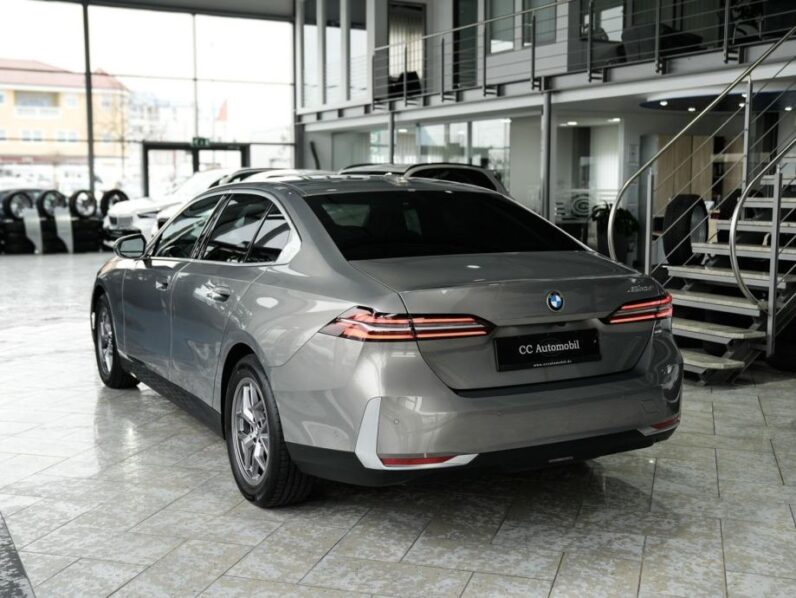 
								BMW serija 5 520d *JAMSTVO 12 Mjeseci* CIJENA S PDV! full									