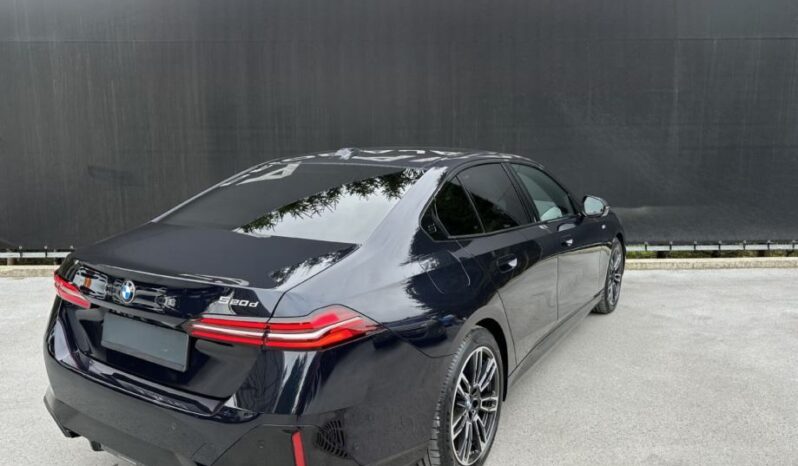 
								BMW serija 5 520d MSPORT *JAMSTVO 24 Mjeseca* CIJENA S PDV! full									