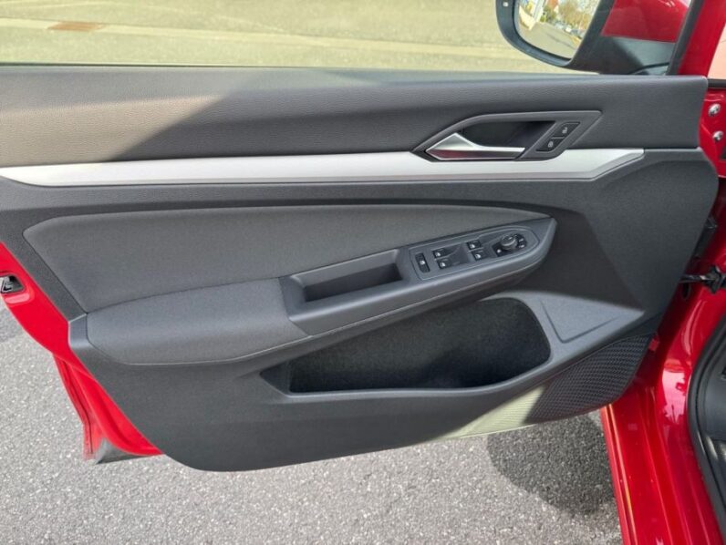 
								VW Golf 8 1,0 TSI *JAMSTVO 12 MJESECI* CIJENA DO REG!! full									