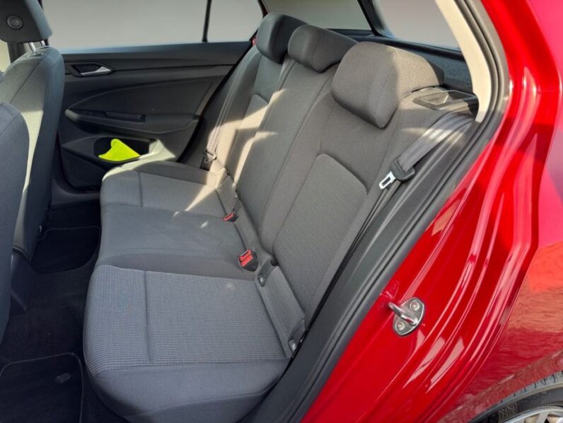 
								VW Golf 8 1,0 TSI *JAMSTVO 12 MJESECI* CIJENA DO REG!! full									