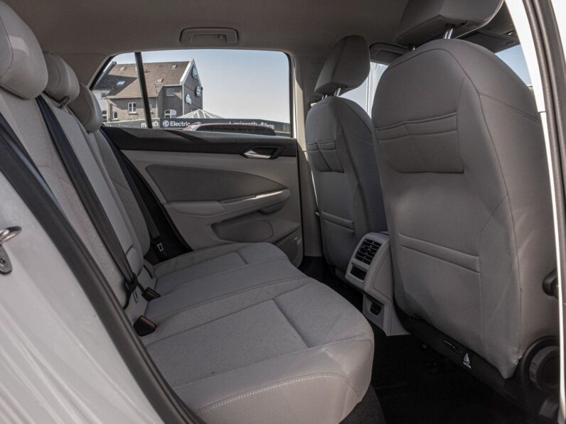 
								VW Golf 8 1,0 TSI *JAMSTVO 12 MJESECI* CIJENA DO REG!! full									