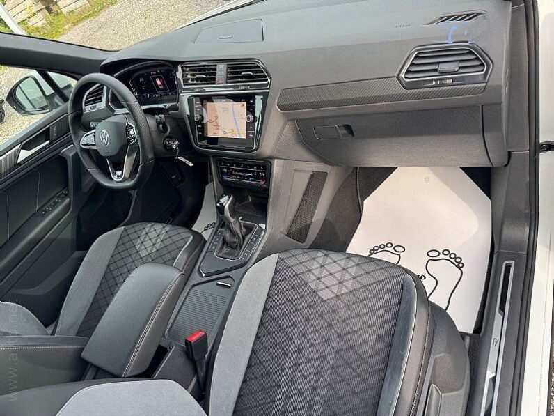 
								VW Tiguan 2,0 TDI R-Line *JAMSTVO 12 Mjeseci* CIJENA S PDV! full									